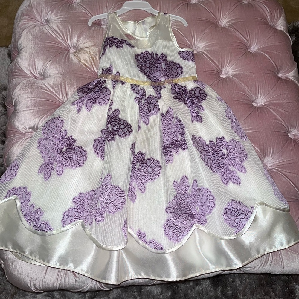 Girls size 7 spring/summer dress. White & purple lace. Excellent condition